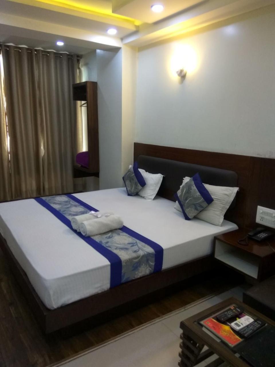 Hotel Le Mem Делхи Екстериор снимка