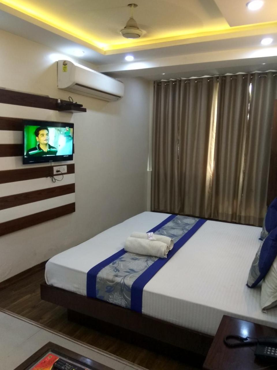Hotel Le Mem Делхи Екстериор снимка