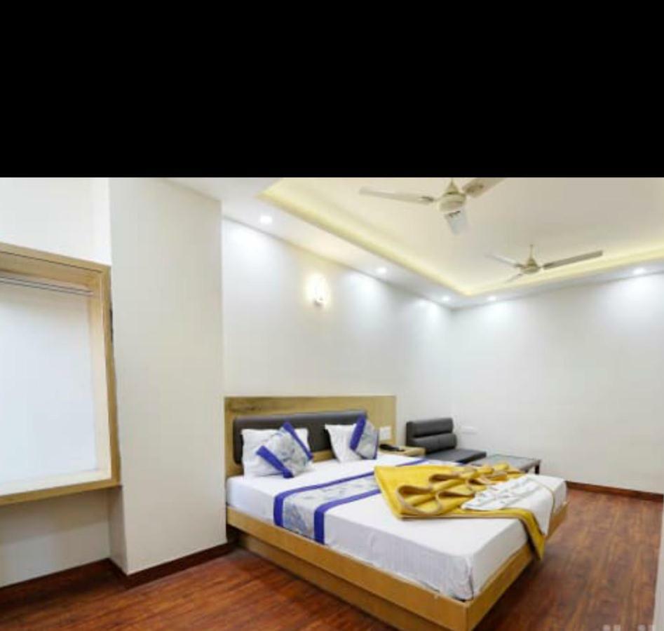 Hotel Le Mem Делхи Екстериор снимка