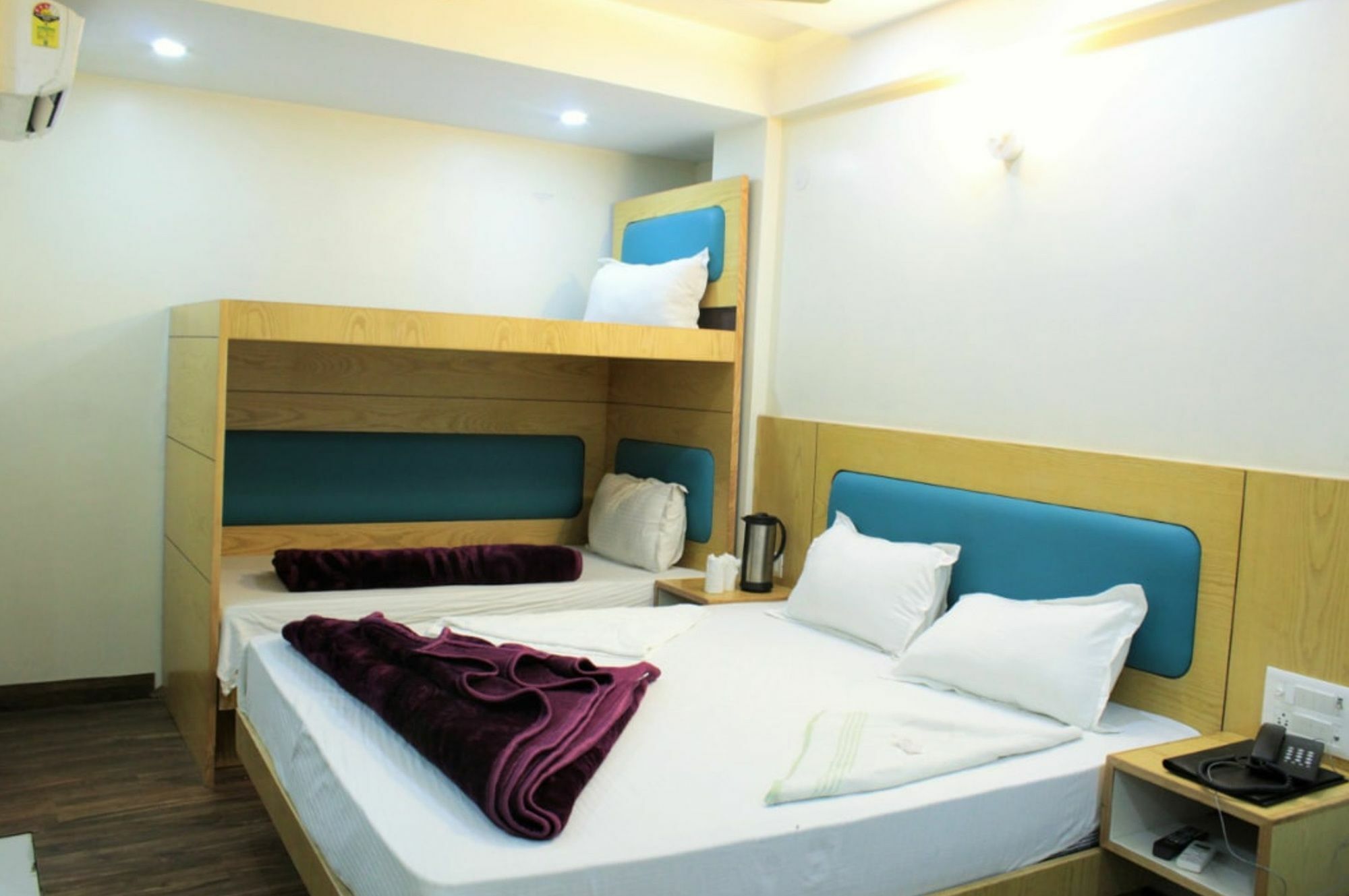 Hotel Le Mem Делхи Екстериор снимка